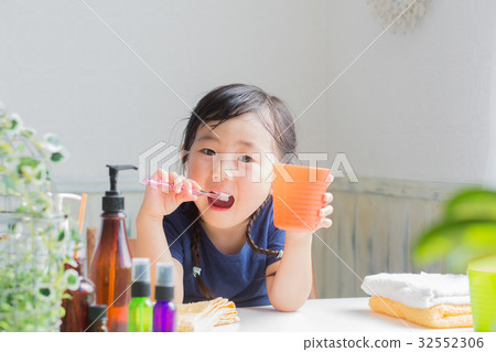 Toothpaste Toothpaste 32552306