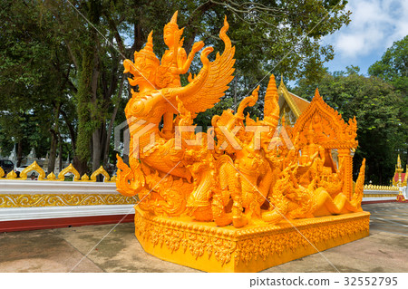 Ubon Ratchathani Candle Festival 32552795