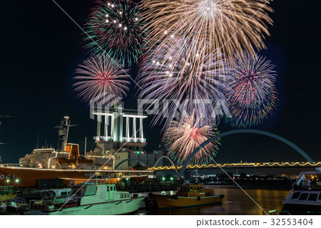 Sea Day Nagoya Minato Festival Firework Display Light-uped Port Building and Antarctic Observing Ship Fuji Comparative Light Synthesis Sea Day Nagoya Minato Festival Firework Display Light-uped Port Building and Antarctic Observing Ship Fuji Comparative Light Synthesis 32553404