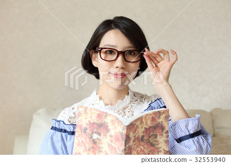 A woman wearing glasses A woman wearing glasses 32553940