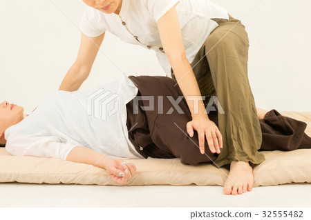 Thai traditional massage 32555482