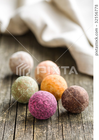 Sweet truffle balls. 32556778