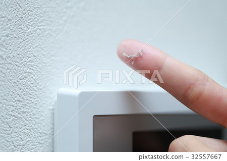 Dust (cleaning cleaning dirty dirty body parts face without finger female housework dirty dirt) Dust (cleaning cleaning dirty dirty body parts face without finger female housework dirty dirt) 32557667