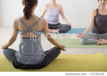 Yoga Lesson 32558318