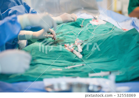 Heart disease ,doctor operating patient 32558869