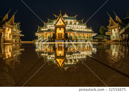 Amazing Buddhist church reflection in twilight Amazing Buddhist church reflection in twilight 32558875
