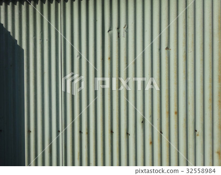 Outer wall of the tanplate 32558984