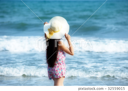 Portrait of young Laos woman wearing hat 32559015