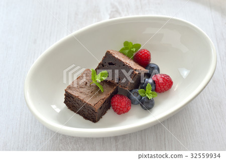 Strawberry mousse and brownie's sweet assortment / assorted dessert Strawberry mousse and brownie's sweet assortment / assorted dessert 32559934