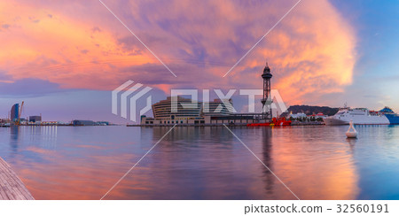 Superb sunset in Port Vell in Barcelona, Spain 32560191