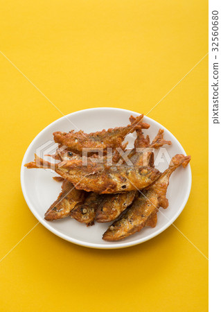 炸小肚腩 炸小肚腩 32560680