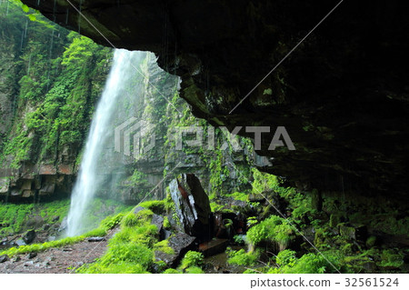 Amitabha Falls Amitabha Falls 32561524