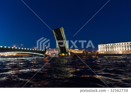 Trinity Bridge in St. Petersburg, Russia Trinity Bridge in St. Petersburg, Russia 32562739