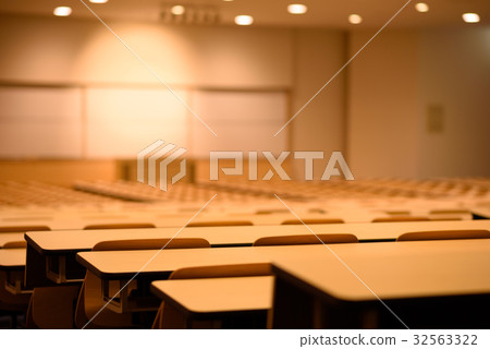 Broad auditorium 32563322