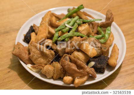 Salt crispy chicken Salt crispy chicken 32563539