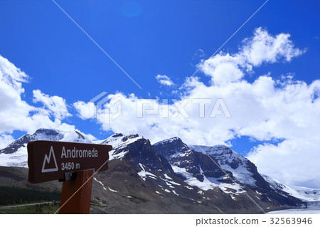 Canadian Rockies, Jasper National Park, Columbia Icefield Canadian Rockies, Jasper National Park, Columbia Icefield 32563946