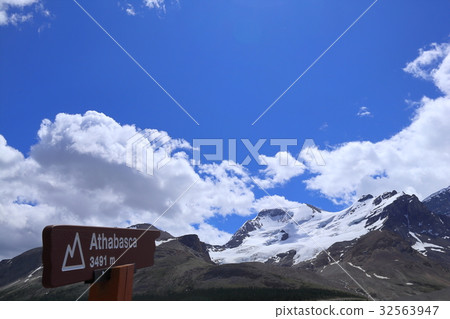 Canadian Rockies, Jasper National Park, Columbia Icefield 32563947