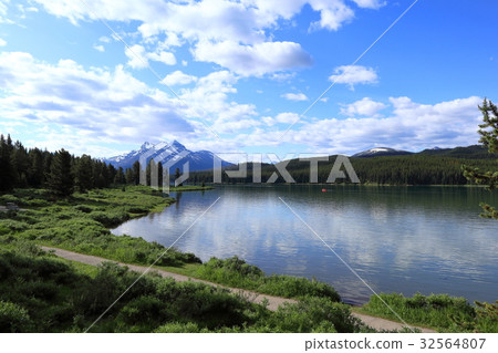 加拿大落基山脈，賈斯珀國家公園，海洋湖 32564807