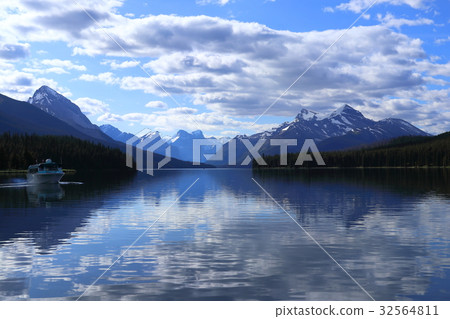 加拿大落基山脈，賈斯珀國家公園，海洋湖 32564811