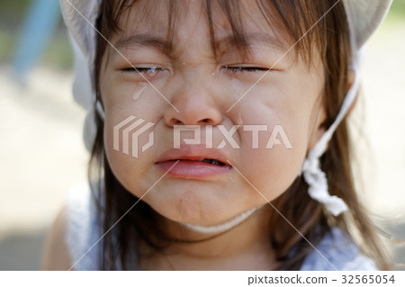 哭泣的嬰兒臉（2歲） 32565054