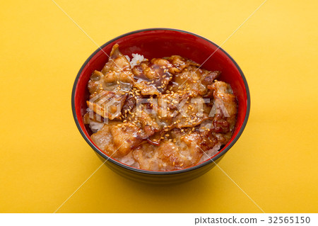 Bowl of pork Bowl of pork 32565150