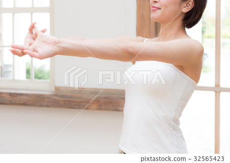 Female lifestyle image Female lifestyle image 32565423