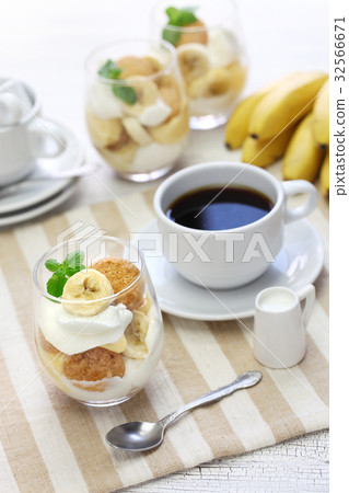 香蕉布丁和咖啡 香蕉布丁和咖啡 32566671