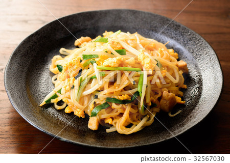 Pattayi Thai style fried noodles 32567030