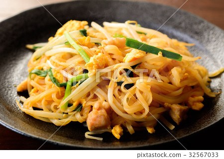 Pattayi Thai style fried noodles Pattayi Thai style fried noodles 32567033