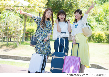 3 girls with a women's journey smile 32568965