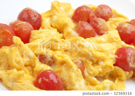 Mini tomato omelet 32569316