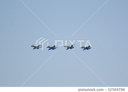 Acrobat flight US Navy Blue Angels' FA-18 Hornet battle attack aircraft formation Acrobat flight US Navy Blue Angels' FA-18 Hornet battle attack aircraft formation 32569786