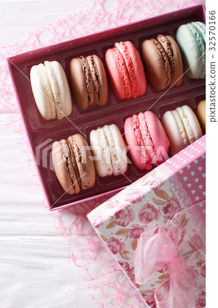 set of macaroons in a pink gift box close-up 32570166