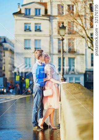 Romantic couple in Paris, France 32570730