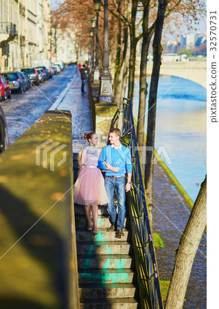 Romantic couple in Paris, France 32570731
