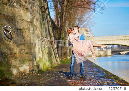 Romantic couple in Paris, France 32570746