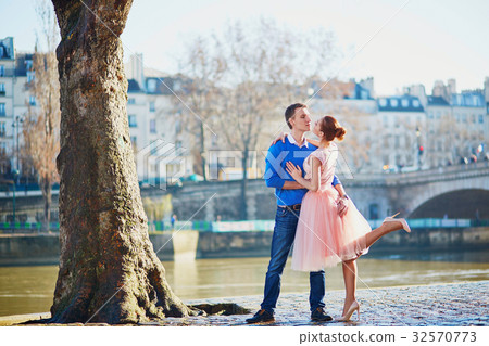 Romantic couple on the Seine embankment in Paris Romantic couple on the Seine embankment in Paris 32570773
