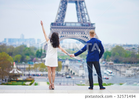 Romantic couple in Paris near the Eiffel tower 32571494