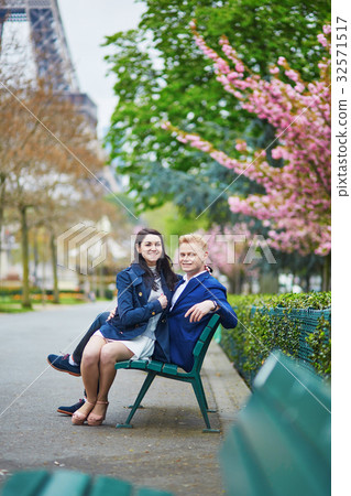 Romantic couple in Paris near the Eiffel tower 32571517