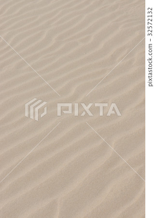 Lines in the sand of a beach. Out of focus image. 32572132