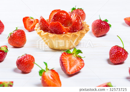 Tasty cake basket with strawberries and cream Tasty cake basket with strawberries and cream 32573725