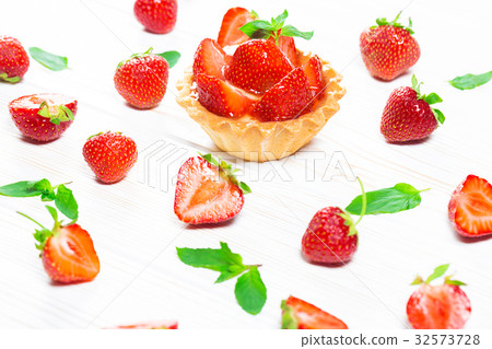 Tasty cake basket with strawberries and cream Tasty cake basket with strawberries and cream 32573728