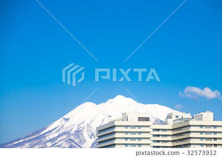 岩山山和建築物 32573912