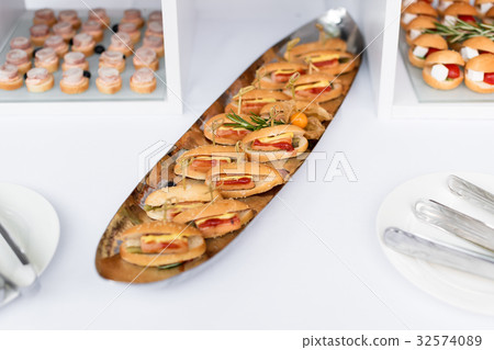 Mini hamburgers, finger food, mini burgers, party 32574089