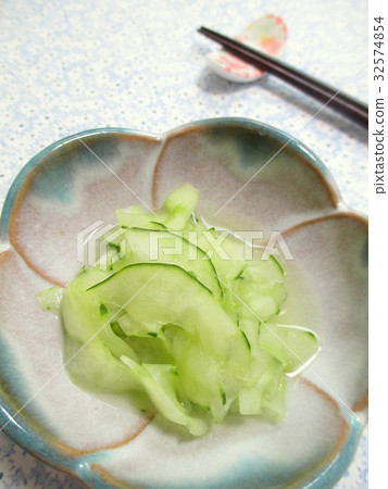 Cucumber vinegared 32574854