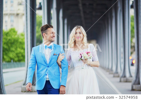 Just married couple in Paris, France 32574958