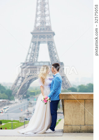 Just married couple near the Eiffel tower in Paris Just married couple near the Eiffel tower in Paris 32575058