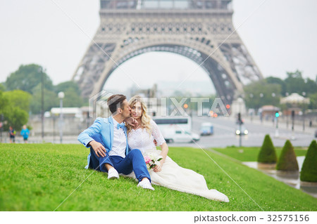 Just married couple near the Eiffel tower in Paris 32575156