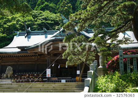 Hakodate Hachimangu shrine inside ~ View from the stairs Hakodate Hachimangu shrine inside ~ View from the stairs 32576363