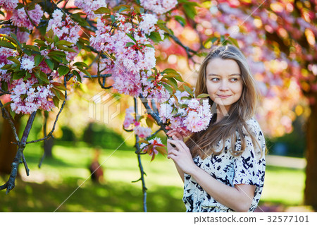 Beautiful young woman in blooming spring park Beautiful young woman in blooming spring park 32577101